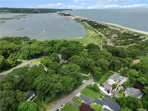 38 Manor Dr, Miller Place, NY 11764