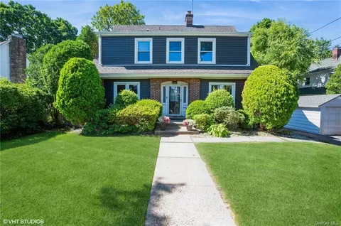 14 Dillon Rd, Larchmont, NY 10538