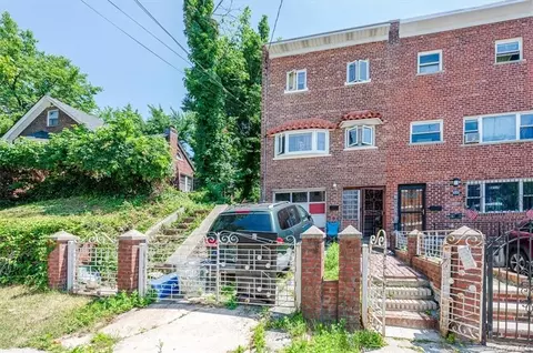426 Howe Ave, New York, NY 10473