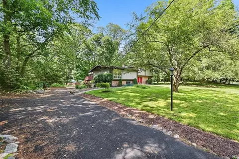 26 Robin Hood Rd, Ramapo, NY 10901