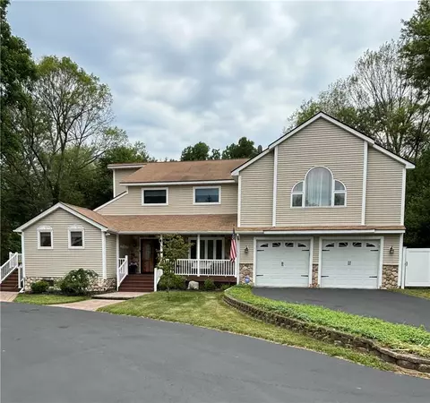 32 Hamilton Rd, East Fishkill, NY 12533