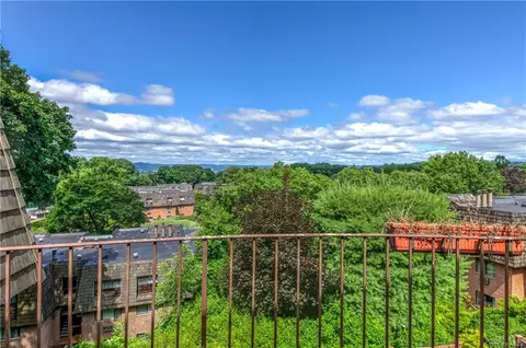 10 Briarcliff Dr S #11, Ossining, NY 10562