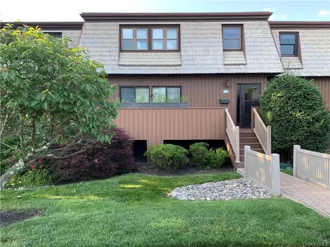 17 Heritage Dr #B, Clarkstown, NY 10956
