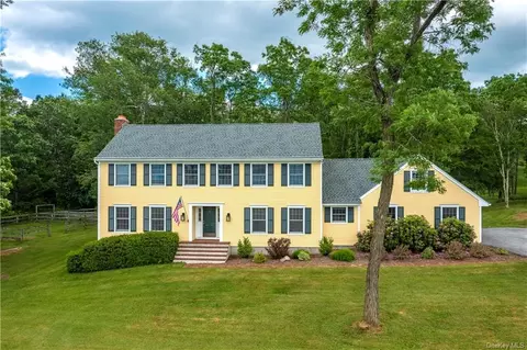 112 S Quaker Hill Rd, Pawling, NY 12564