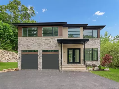 8 Rock Hill Dr, Ramapo, NY 10974