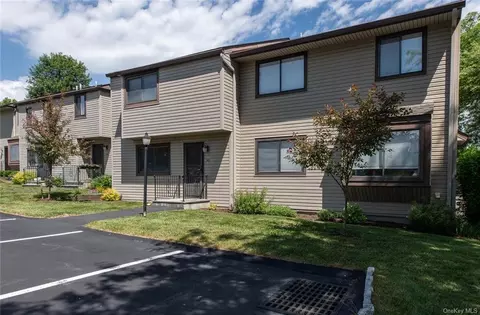 9 Squires Gate #G, Poughkeepsie, NY 12603