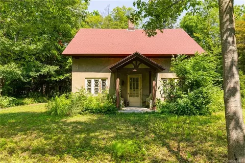 34 Mill Rd, Rhinebeck, NY 12572