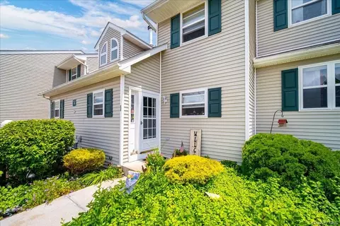 99 Boniface Dr #9D, Crawford, NY 12566