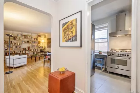90 Bryant Ave #CROYDON 2D, White Plains, NY 10605