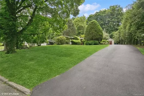 8 Biltom Rd, Greenburgh, NY 10607