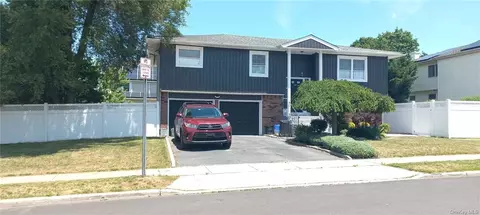1675 Henry Rd, Merrick, NY 11566