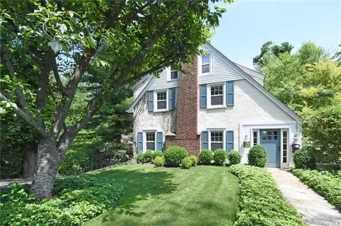 26 Hillside Ter, Greenburgh, NY 10533