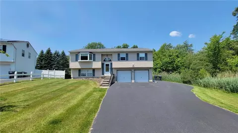 11 Columbia Cir, Woodbury, NY 10930