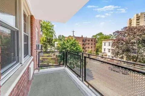 440 Warburton Ave #2E, Yonkers, NY 10701