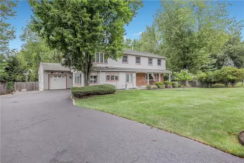 11 Green Hedges Ln, Orangetown, NY 10913