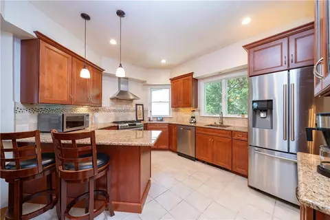 31 Walgrove Ave, Greenburgh, NY 10522