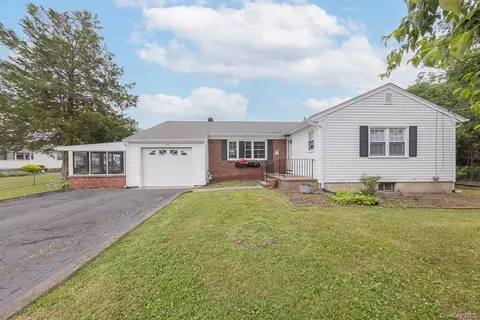 13 John St, Stony Point, NY 10980