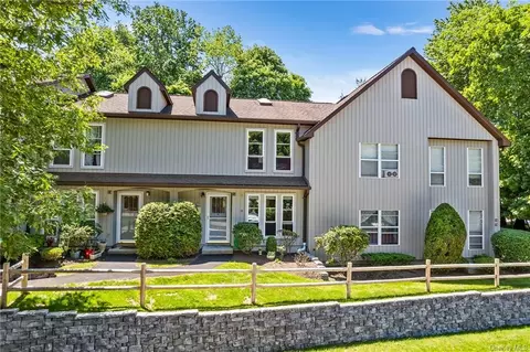 14 Hopkins Ln, Peekskill, NY 10566