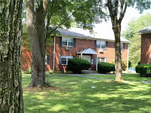 5 Wildwood Dr #8D, Wappinger, NY 12590
