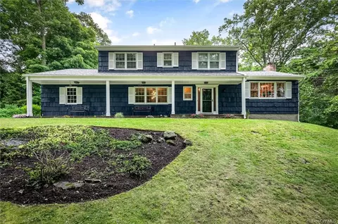 17 Derby Ln, New Castle, NY 10562