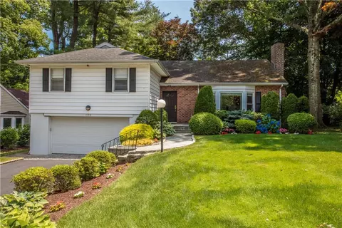 199 Rogers Dr, Scarsdale, NY 10583
