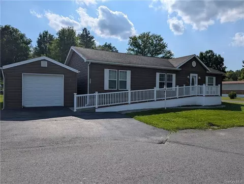 302 Brittany Ter #302, Rock Tavern, NY 12575