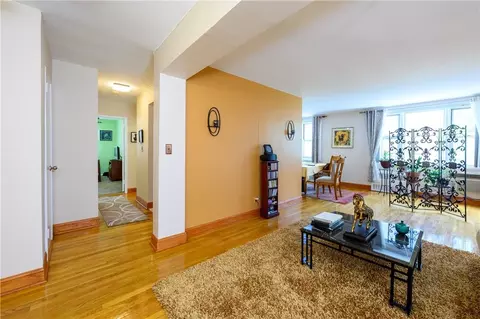 4 Sadore Ln #3L, Yonkers, NY 10710