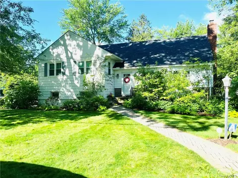 4 Stanton Cir, New Rochelle, NY 10804