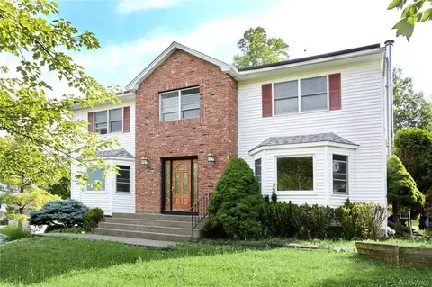 30 Ossman Dr, Pomona, NY 10970