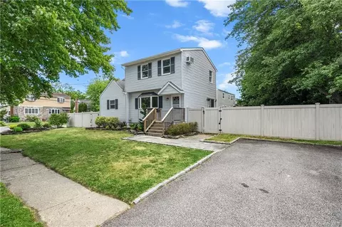 80 Albermarle Ave, West Babylon, NY 11704