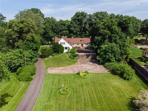 22 Homeside Ln, White Plains, NY 10605
