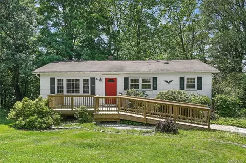 4 Hickory Ln, Monroe, NY 10950