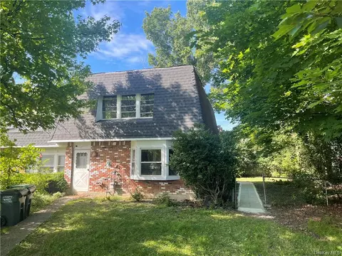 18 Shelley Ct, Wallkill, NY 10941