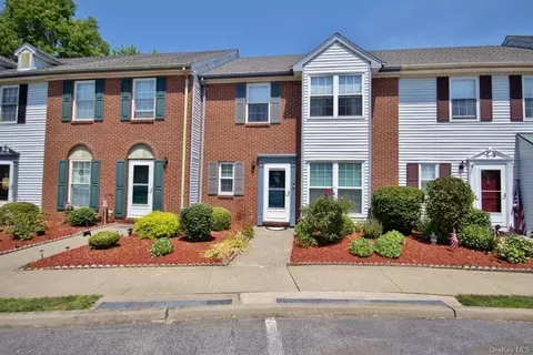 28 Matthews Ln, Washingtonville, NY 10992