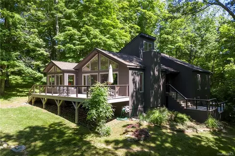 25 Green Rd, Amenia, NY 12501