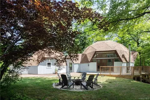 17 Meadow Ln, Rochester, NY 12404