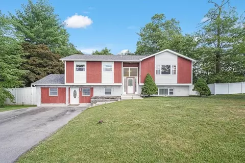 13 Canterbury Dr, Middletown, NY 10940