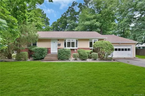 10 Leona Ave, Clarkstown, NY 10956