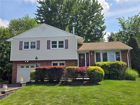 40 Maple Dr, Stony Point, NY 10980