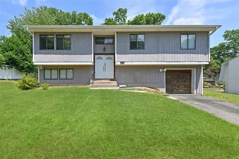 34 Carriage Ln, Ramapo, NY 10977