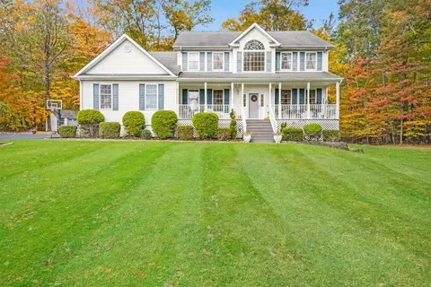 31 Jill Rd, Woodbury, NY 10930