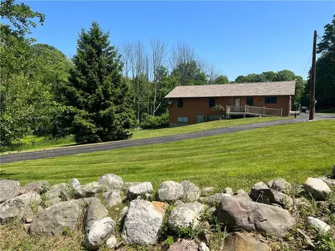 9 Eagles Nest Rd, Mamakating, NY 12721