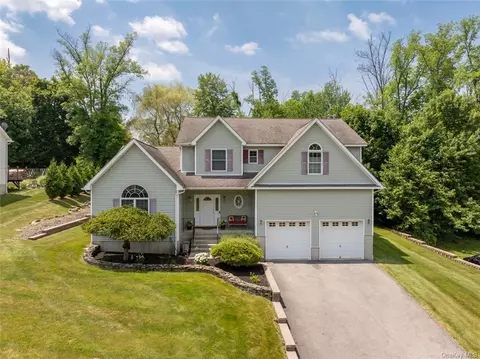 4 Kasch Ct, Monroe, NY 10950