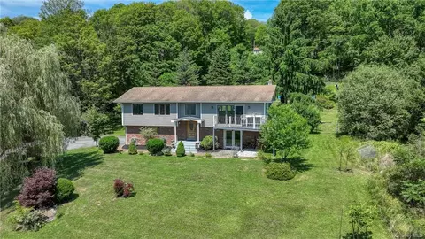 78 Grandview Dr, Mamakating, NY 12721