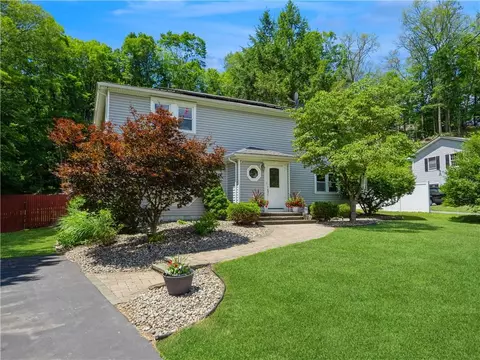 101 Sutton Park Rd, Poughkeepsie, NY 12603