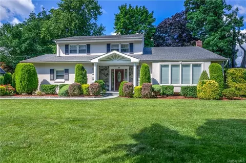 44 Potters Ln, New Rochelle, NY 10805