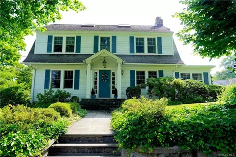 15 Great Oak Ln, Mount Pleasant, NY 10570