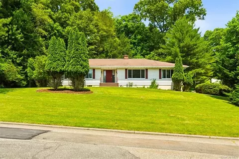 19 Jean Ln, Ramapo, NY 10952
