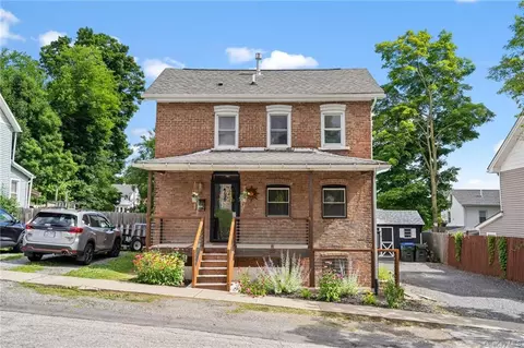 14 Walker St, Walden, NY 12586