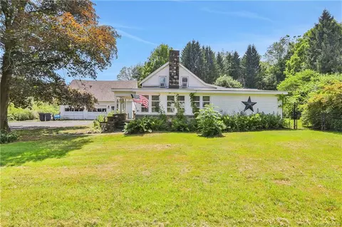 81 Spruce Rd, Mount Hope, NY 10940